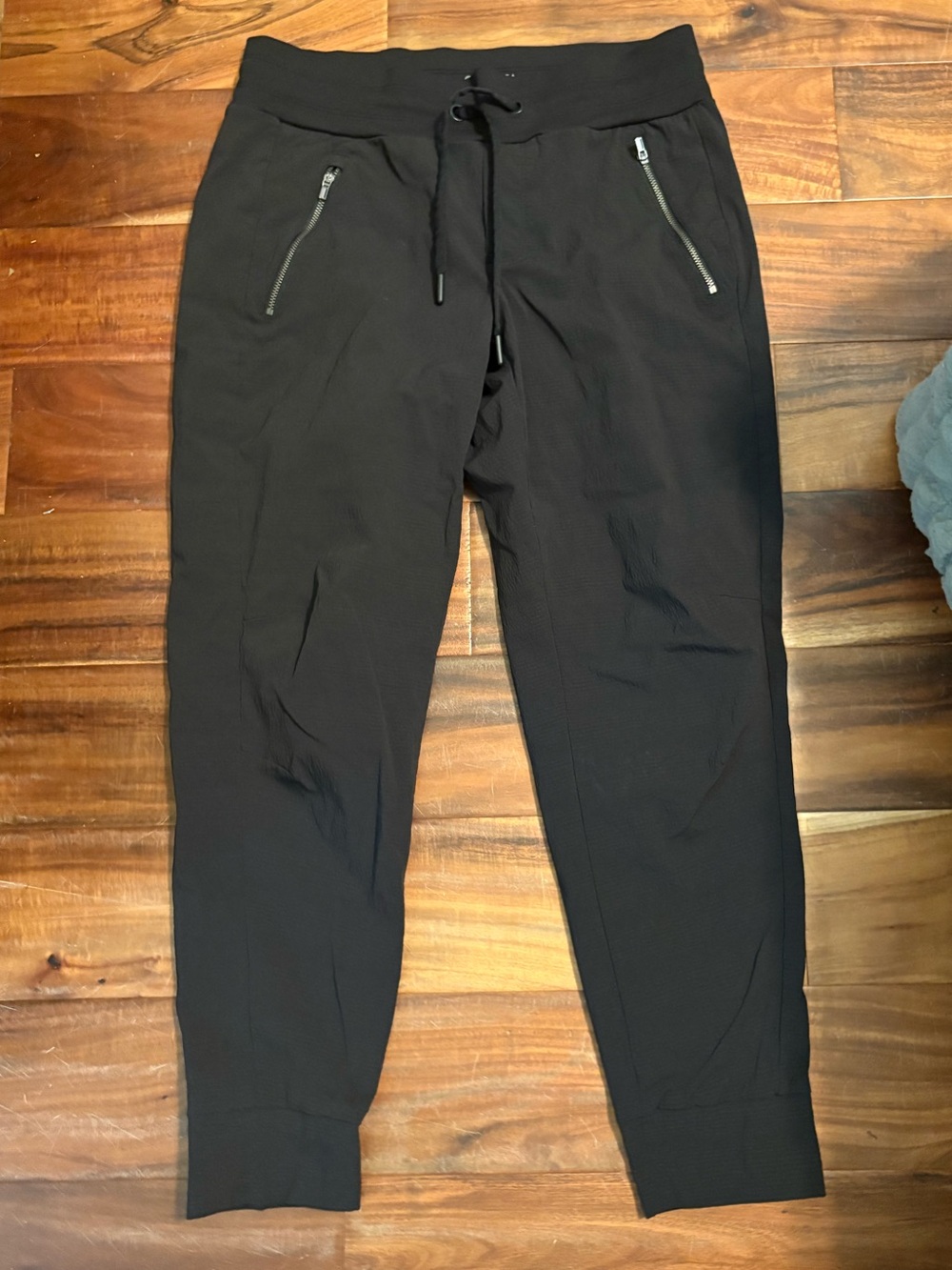 Athleta Brooklyn Ankle Jogger Pants Women’s Black Travel Athleisure 4 (0865)